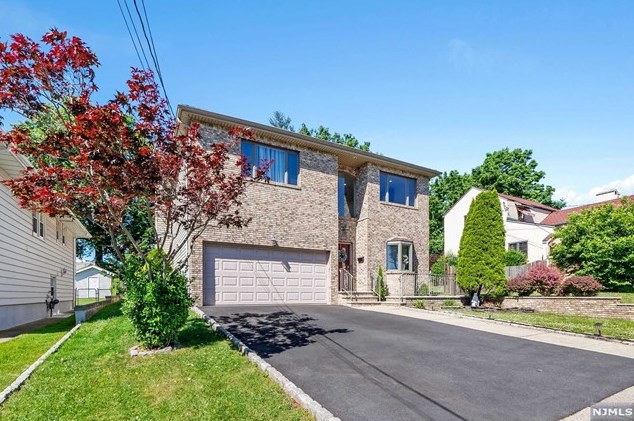 270 Baldwin Ave, Hasbrouck Heights NJ 07604-2301 exterior