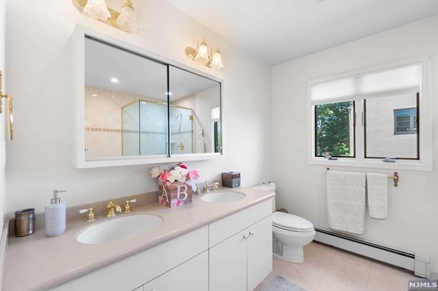 270 Baldwin Ave, Hasbrouck Heights NJ 07604-2301 exterior