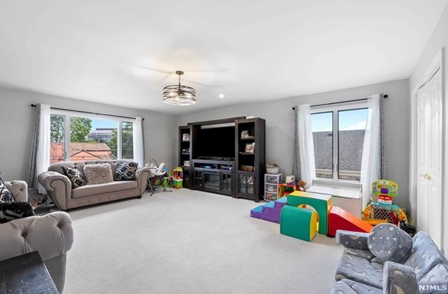 270 Baldwin Ave, Hasbrouck Heights NJ 07604-2301 exterior