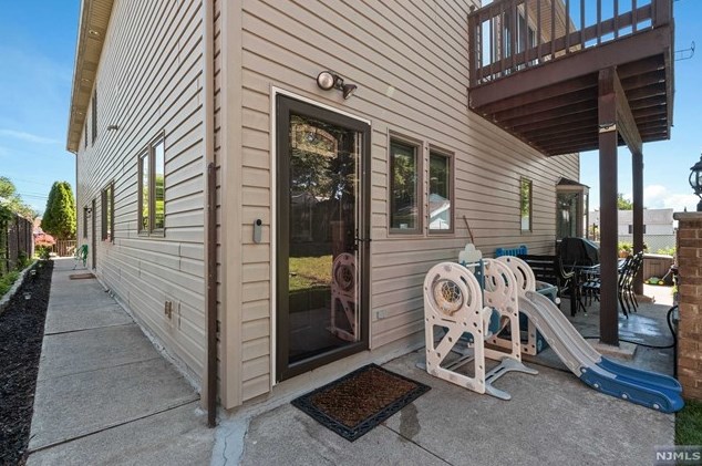 270 Baldwin Ave, Hasbrouck Heights NJ 07604-2301 exterior