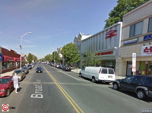 258 4th St, Palisades Park NJ  07650-3015 exterior