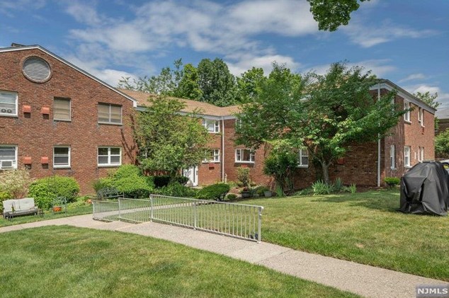 300 Claremont Ave, Verona NJ  07044-2120 exterior