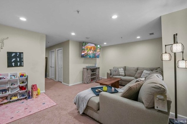 615 Wendover Ct, Dover NJ  07869-1647 exterior