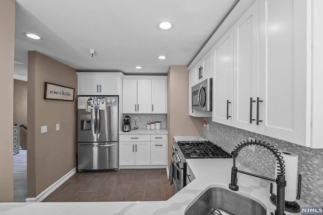 615 Wendover Ct, Dover NJ  07869-1647 exterior