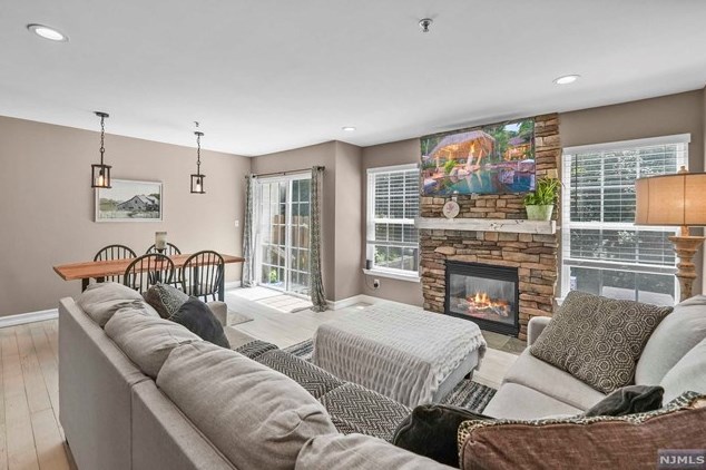 615 Wendover Ct, Dover NJ  07869-1647 exterior