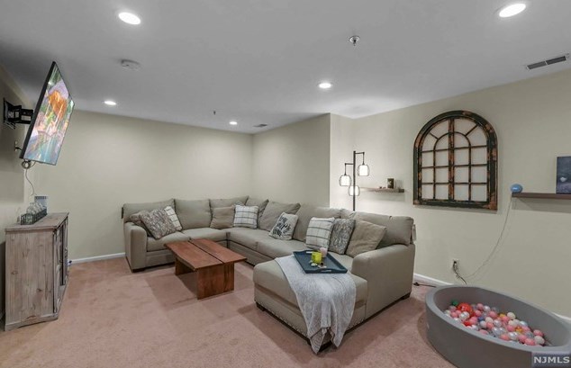 615 Wendover Ct, Dover NJ  07869-1647 exterior