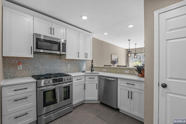 615 Wendover Ct, Dover NJ  07869-1647 exterior