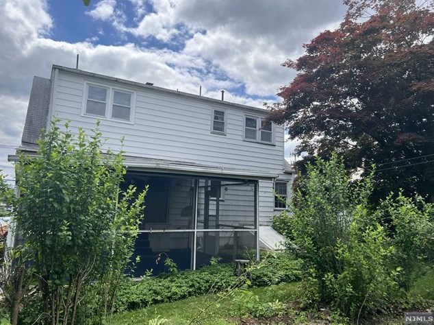 303 Dakota St, Paterson NJ  07503-2411 exterior
