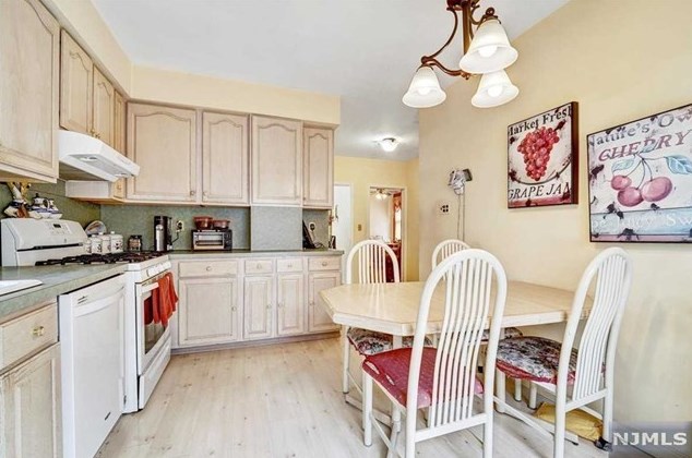 753 Hamilton St, East Newark, NJ 07029