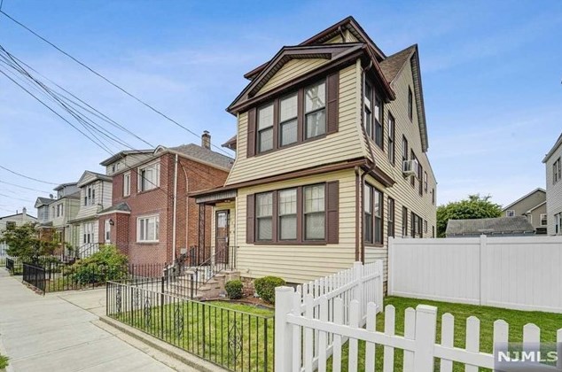 753 Hamilton St, East Newark, NJ 07029