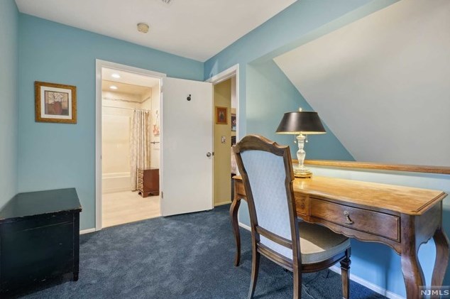 21 Indian Fld Ct, Mahwah NJ 07430-2243 exterior