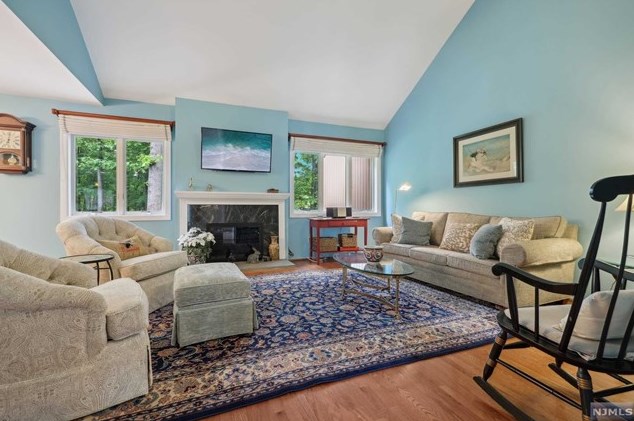 21 Indian Fld Ct, Mahwah NJ 07430-2243 exterior