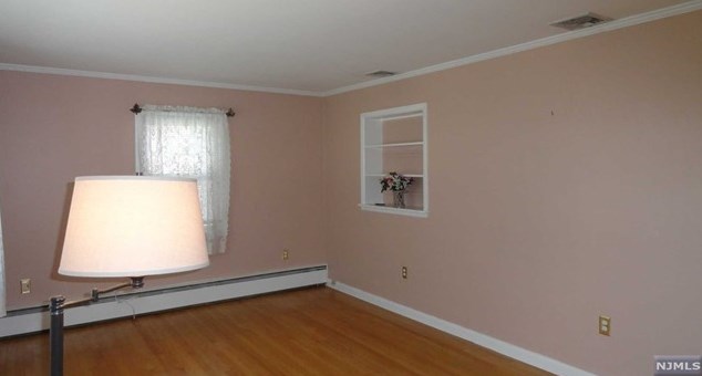 21 Preston St, Bogota, NJ 07603