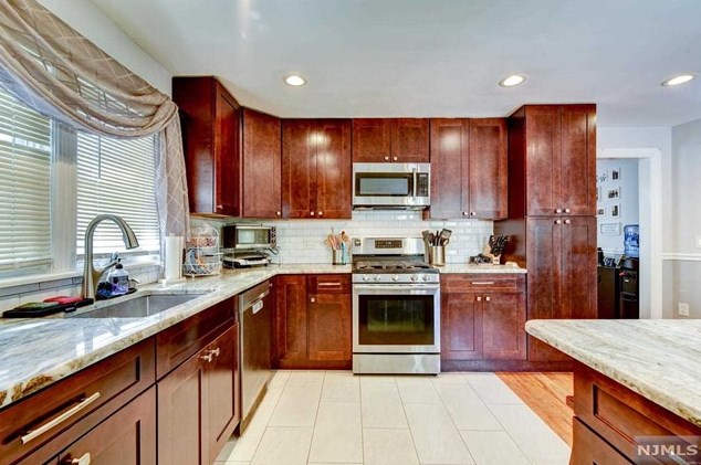 82 Race St, Nutley NJ  07110-2628 exterior