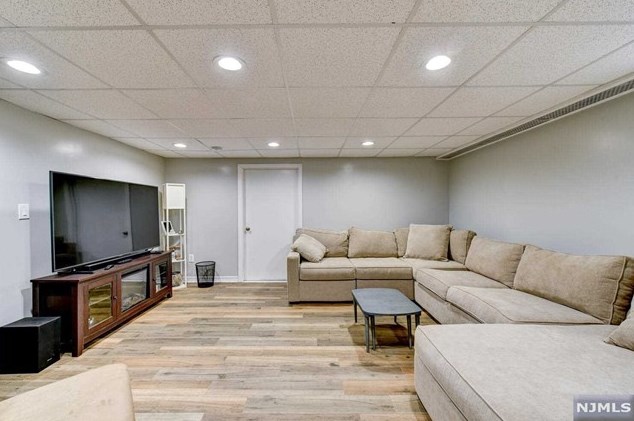 82 Race St, Nutley NJ  07110-2628 exterior