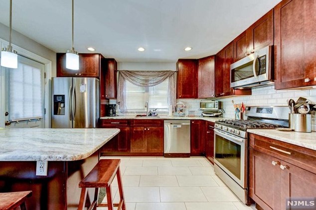 82 Race St, Nutley NJ  07110-2628 exterior