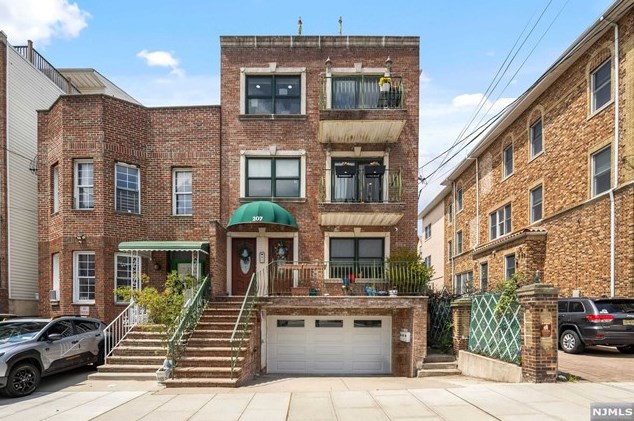 207 Palisade Ave, Union City NJ  07087-5206 exterior