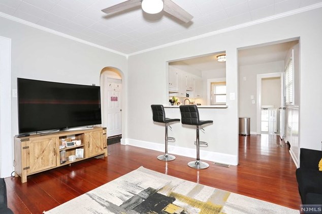 89 Harcourt Ave, Bergenfield NJ  07621-1952 exterior