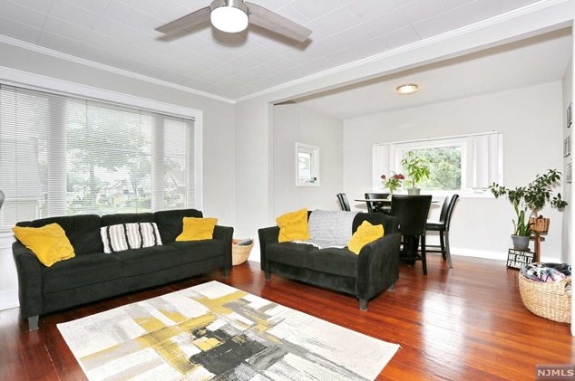 89 Harcourt Ave, Bergenfield NJ  07621-1952 exterior