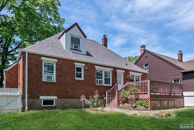 55 Chestnut St, Dumont NJ  07628-3214 exterior