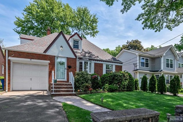 55 Chestnut St, Dumont NJ  07628-3214 exterior