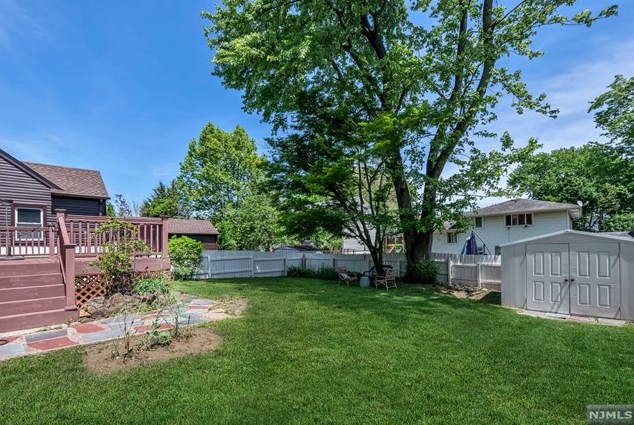 55 Chestnut St, Dumont NJ  07628-3214 exterior