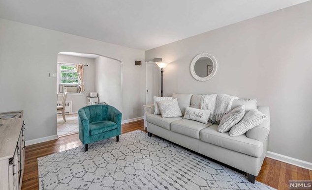 55 Chestnut St, Dumont NJ  07628-3214 exterior