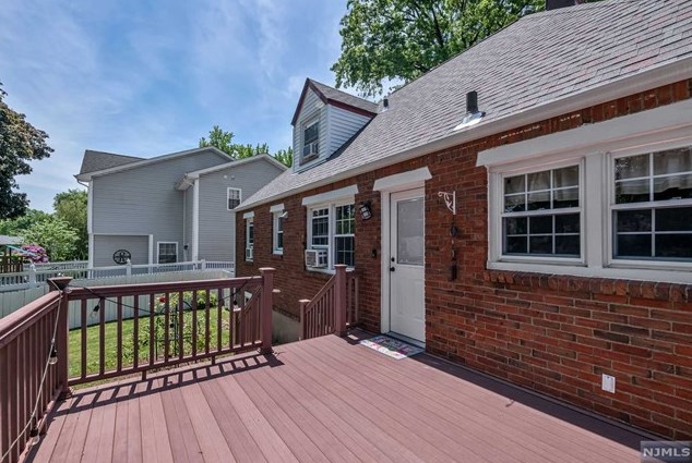 55 Chestnut St, Dumont NJ  07628-3214 exterior