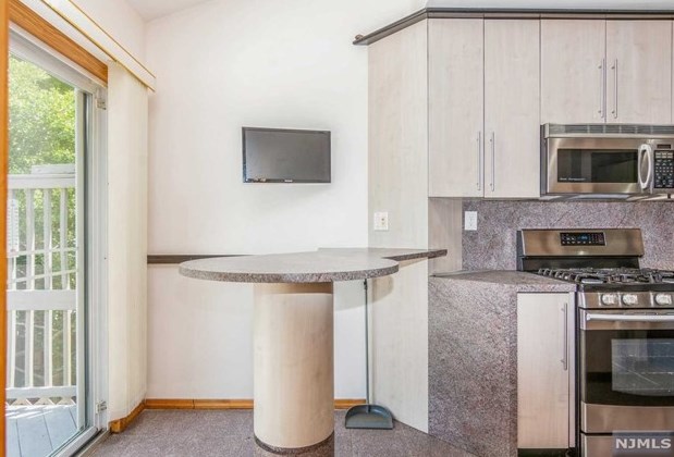 27 Oakdale Ave, Millburn NJ  07041-1912 exterior