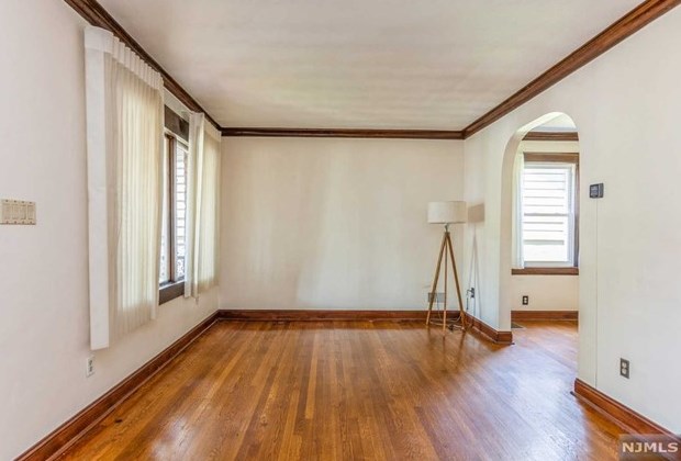 27 Oakdale Ave, Millburn NJ  07041-1912 exterior