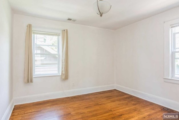 27 Oakdale Ave, Millburn NJ  07041-1912 exterior