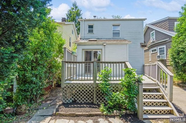 27 Oakdale Ave, Millburn NJ  07041-1912 exterior