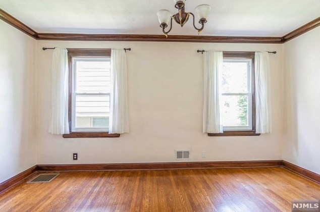 27 Oakdale Ave, Millburn NJ  07041-1912 exterior