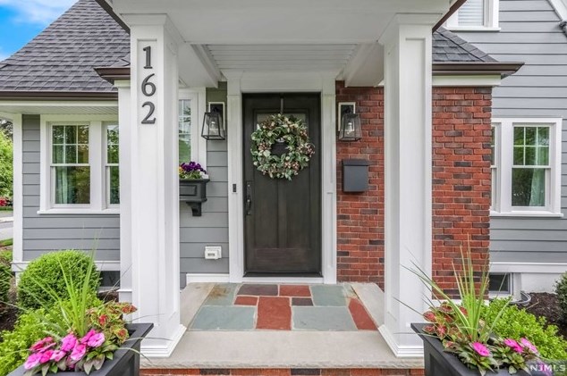 162 Pleasant Ave, Ridgewood NJ  07450-3525 exterior