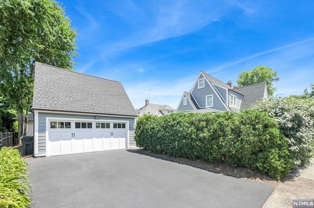 162 Pleasant Ave, Ridgewood NJ  07450-3525 exterior