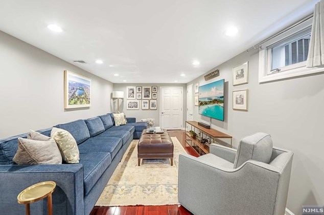 162 Pleasant Ave, Ridgewood NJ  07450-3525 exterior