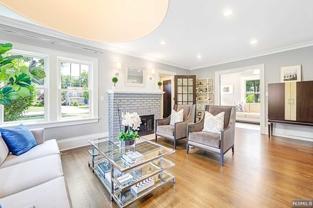 162 Pleasant Ave, Ridgewood NJ  07450-3525 exterior
