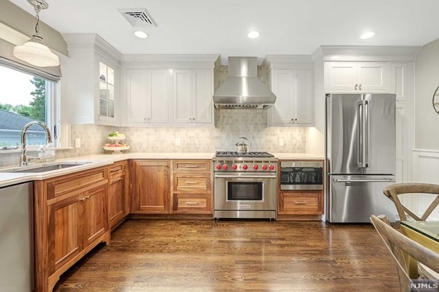 162 Pleasant Ave, Ridgewood NJ  07450-3525 exterior