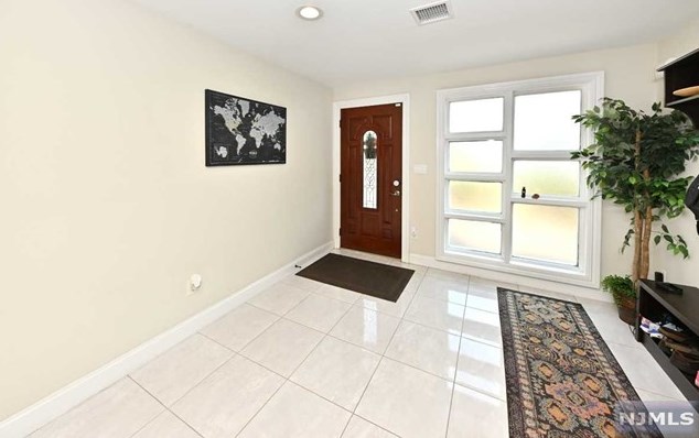 29 Ackerman Ave, Emerson NJ  07630-1803 exterior