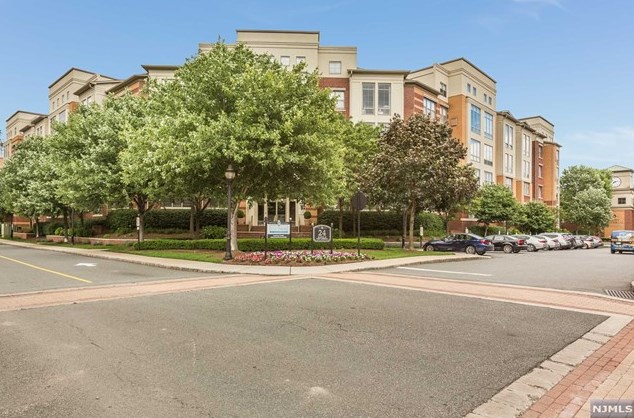 24 Ave At Port Imperial, West New York NJ  07093-8399 exterior