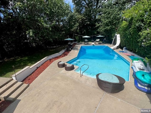 17 Hamilton Ave, Elmwood Park, NJ 07407
