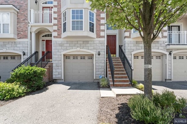 78 Osprey Ct, Secaucus NJ  07094-2934 exterior