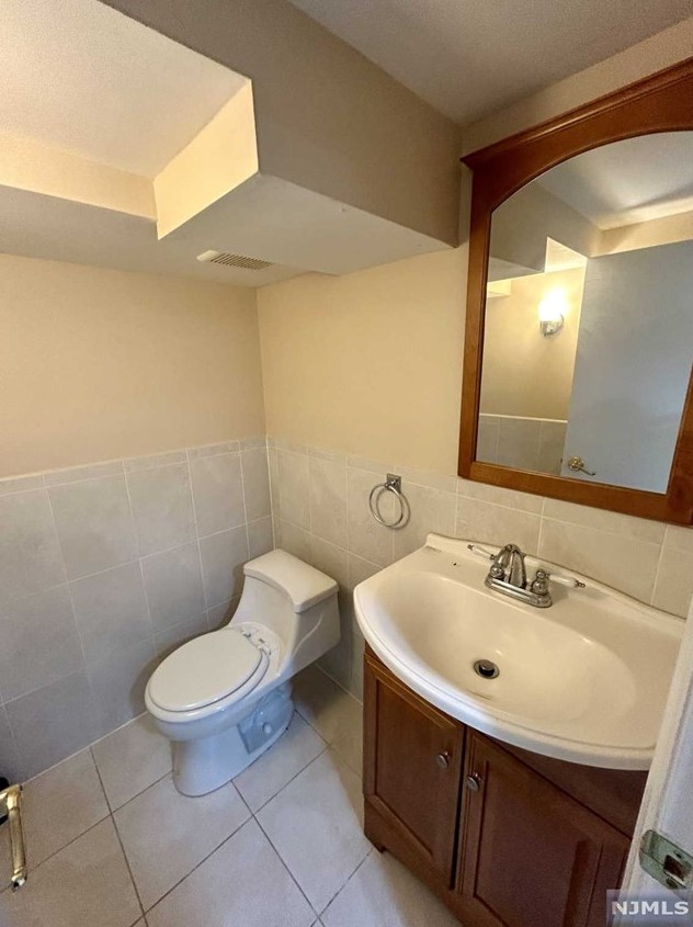 772 Morton St, East Rutherford NJ 07073-1609 exterior