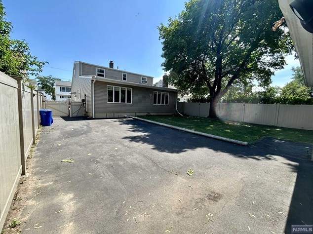 772 Morton St, East Rutherford NJ 07073-1609 exterior