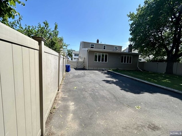 772 Morton St, East Rutherford NJ 07073-1609 exterior