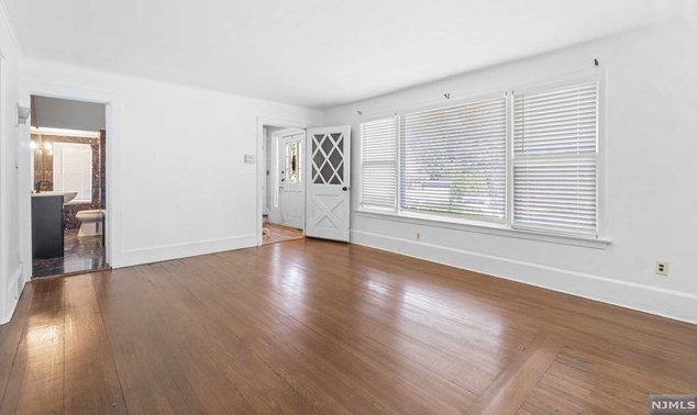 125 Coles Ave, Hackensack NJ  07601-3031 exterior