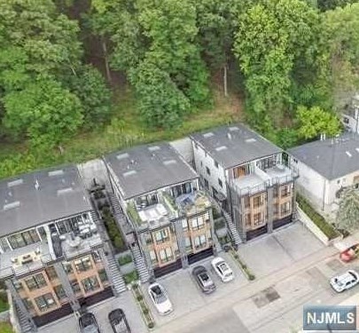 720 Undercliff Ave, Edgewater NJ  07020-1583 exterior