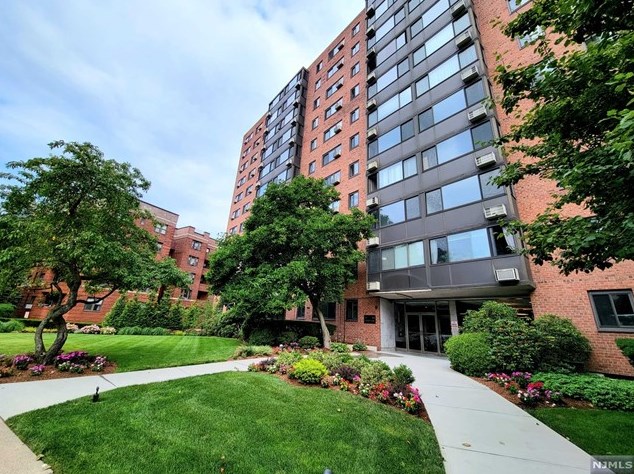 90 Prospect Ave, Hackensack NJ  07601-1994 exterior