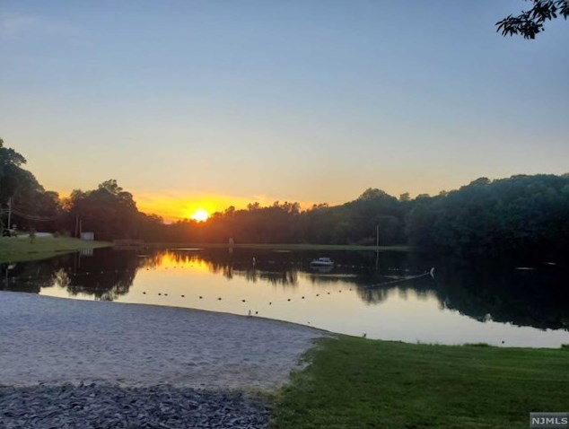 24 Tall Oaks Dr, Hardyston NJ  07419-2022 exterior