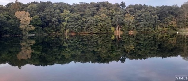 24 Tall Oaks Dr, Hardyston NJ  07419-2022 exterior